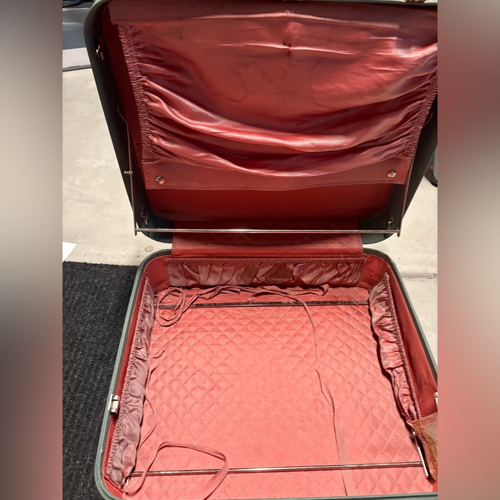 Vintage Waldorf luggage rare find - Picture 3 of 8